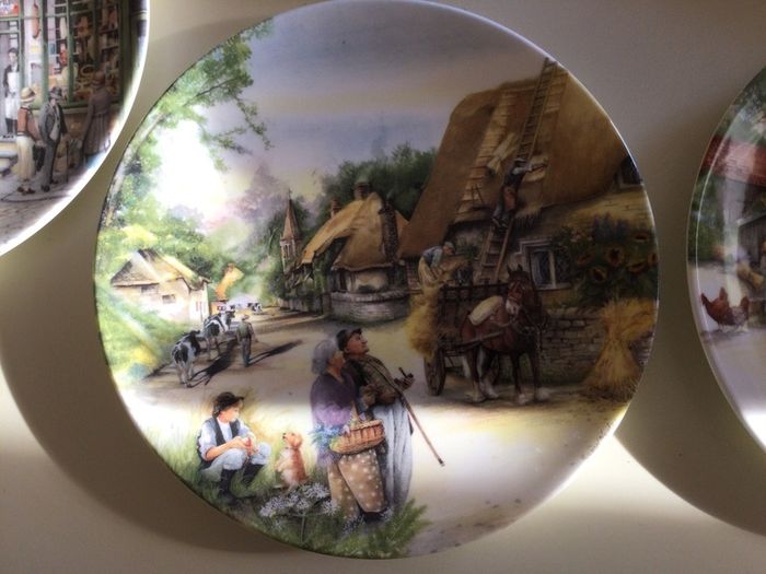 Collectible Royal Doulton Plates X 5.