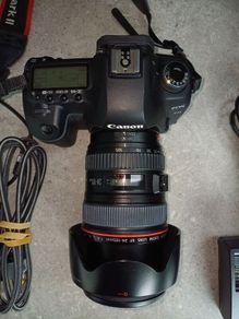 Canon EOS 5D Mark II + EF 24 - 105mm 1:4 L IS USM. Execellent condtion l. Fully ready setup