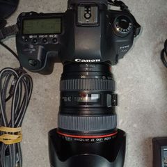 Canon EOS 5D Mark II + EF 24 - 105mm 1:4 L IS USM. Execellent condtion l. Fully ready setup