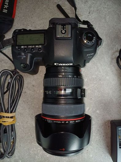 Canon EOS 5D Mark II + EF 24 - 105mm 1:4 L IS USM. Execellent condtion l. Fully ready setup