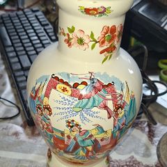 Hand-Painted Vintage Oriental Ceramic Flower Vase Urn Postage Available or Collection