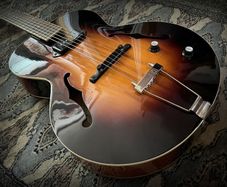 THE LOAR lh-309-vs Jazz Guitar with case