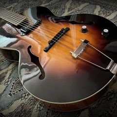 THE LOAR lh-309-vs Jazz Guitar with case