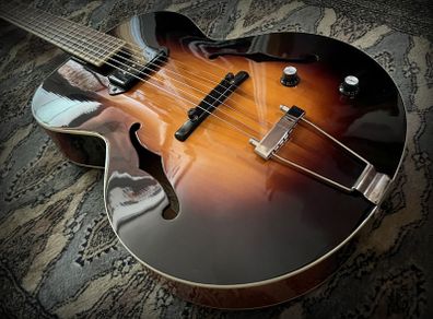 THE LOAR lh-309-vs Jazz Guitar with case