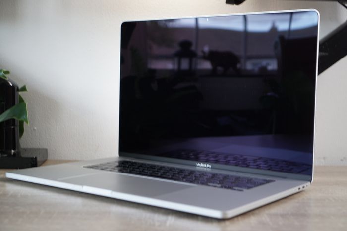 MacBook Pro 16" 2019 32GB | i7-9750H | 512GB | Radeon Pro 5300M 4GB