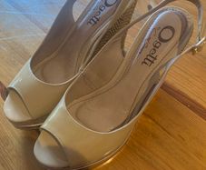 Ladies Carl Scarpa Tan Wedges