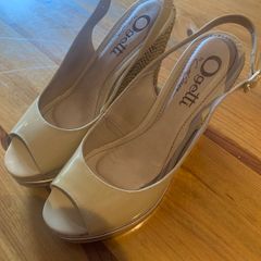 Ladies Carl Scarpa Tan Wedges