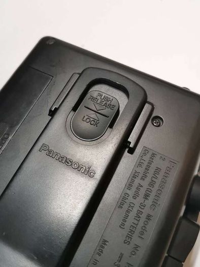 Panasonic RQ-V65 Cassette Walkman Player
