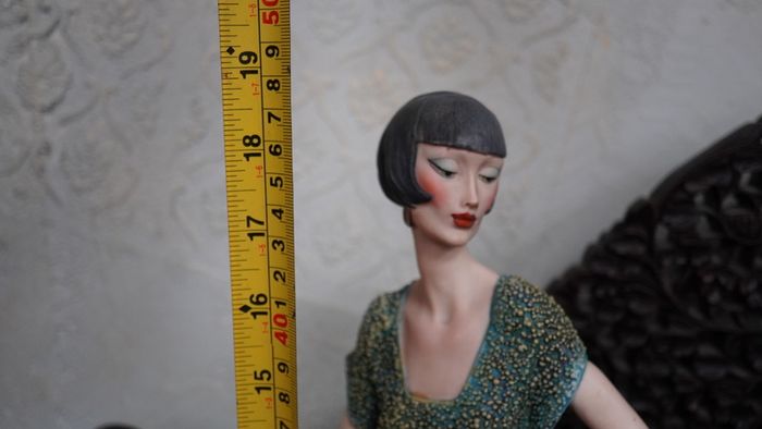 Giuseppe Armani Florence Lady with Fan Figurine