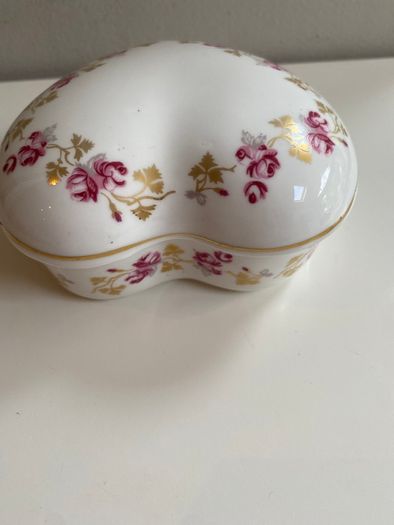 Royal Tara pretty heart shaped trinket dish
