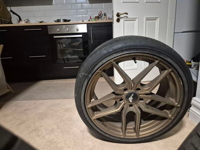 4 JR 18 wheels.5x114.3,perfect technical condition, 1 of them has some scratch marks, 3 good tyres, 2 bridgestone and 1 kumho..overall good wheels