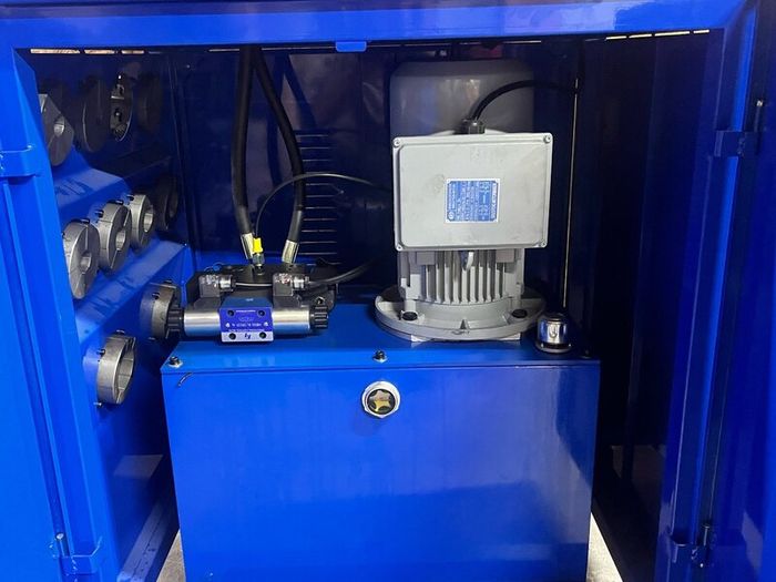 Hydraulic hose crimper