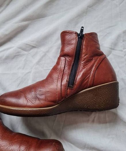 ecco  brown leather boots Size 4 eu 37 zip up in excellent condition