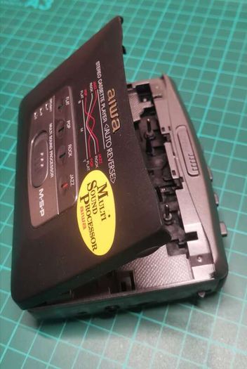 AIWA HS-GS242 Cassette Walkman Player