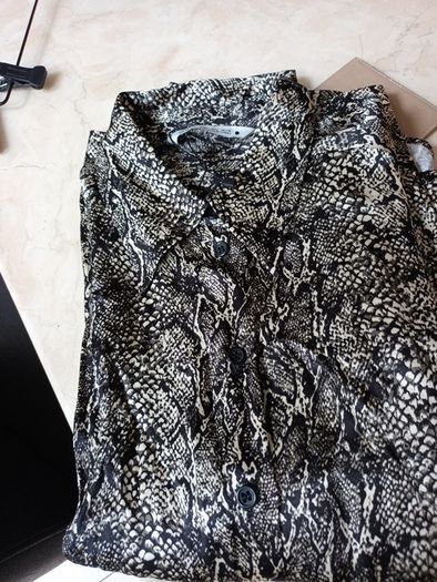 Zara Long Sleeved  Blouse.  S. Large- 14.  B.N.W.T  ( No Paper Tag).