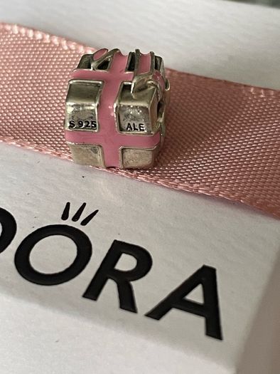 Pandora charm Present gift box with heart and pink ribbon Charm New