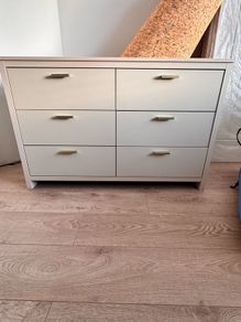 furniture chest of drawers