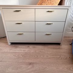 furniture chest of drawers