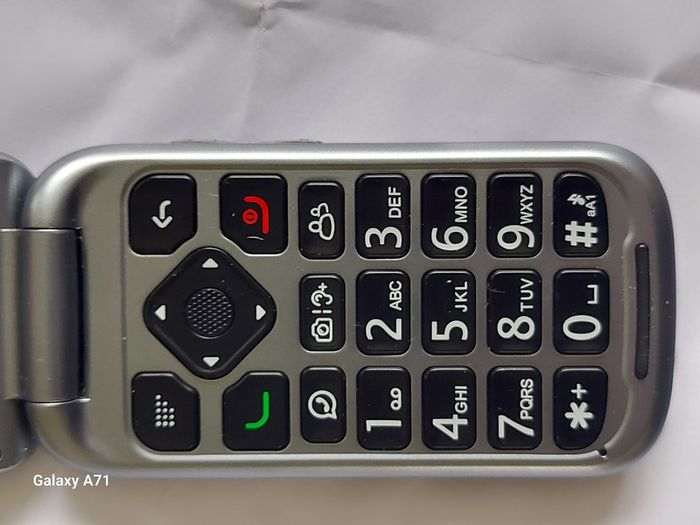 TTPhone, Flip Phone, Model TT970, in excellent like new condition