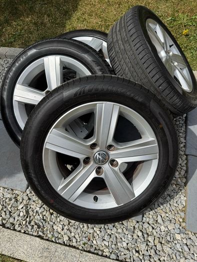 R16 Volkswagen alloys wheels & new tyres