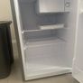 LOGIK mini fridge Image 3