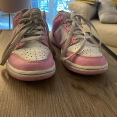 pink nike shoes