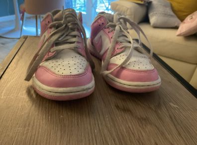 pink nike shoes
