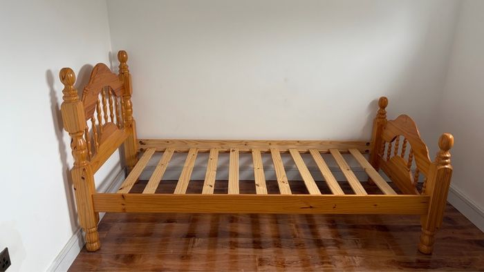 Bed frame single