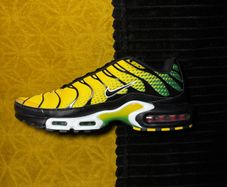 Nike Airmax plus varsity maize multiple sizes
