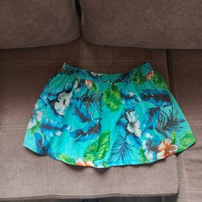 Mini summer skirt with pockets, size 10