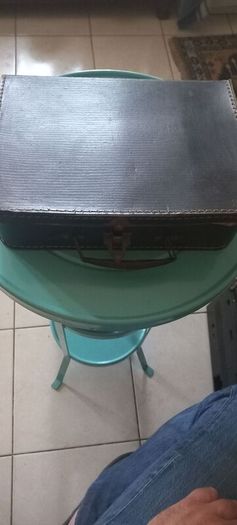 vintage set of 12 jars in lovely leather carry case