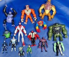 Ben 10 complete mixed figure bundle  14 figures total