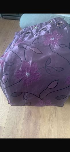 2 pairs of 90 x 90 Curtains