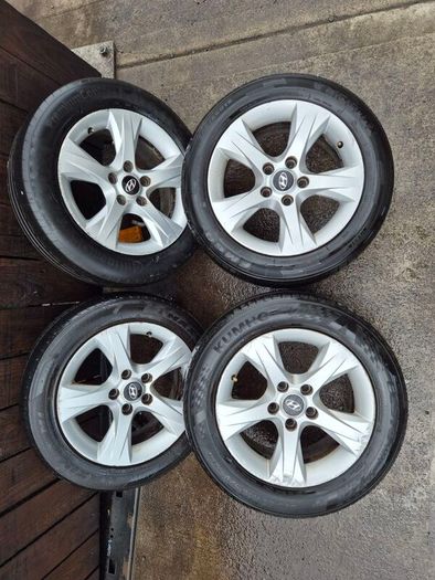 5x114.3 Wheels to suit Hyundai/Kia/ Mazda/Mitsubishi with 4x 235/60/16" Toyo All terrain tyres.