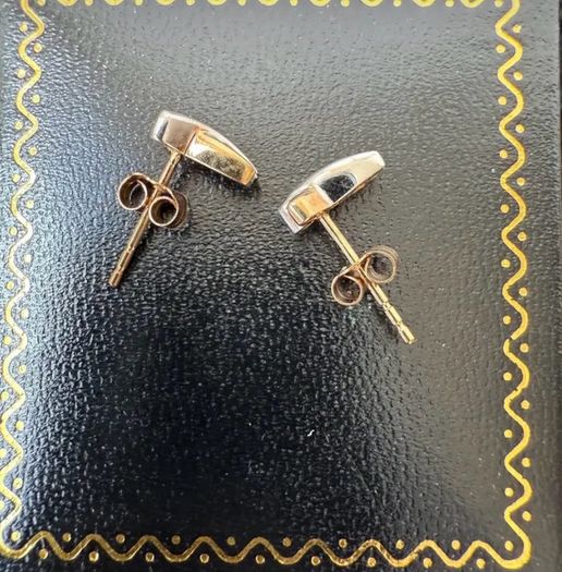 Gold earrings diamond