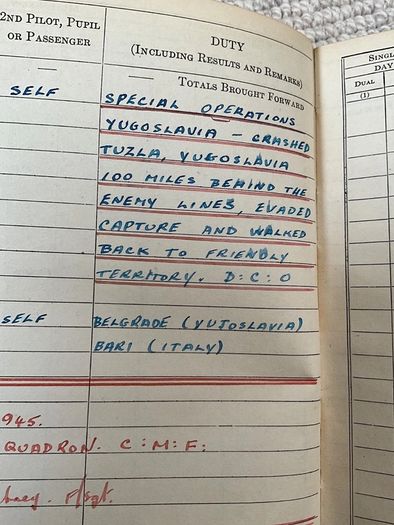 Rare WW2 RAF special duties aircrew grouping of Mk viii flying goggles and leather flying gloves