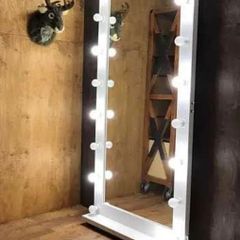 Hollywood vanity mirror