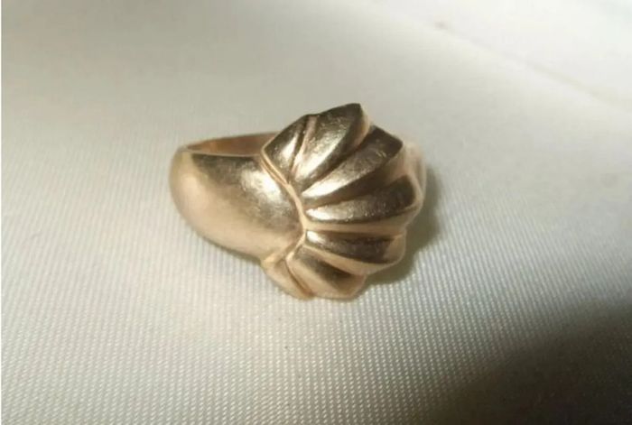 Vintage Hallmarked 9ct Gold 'Oyster' Ring