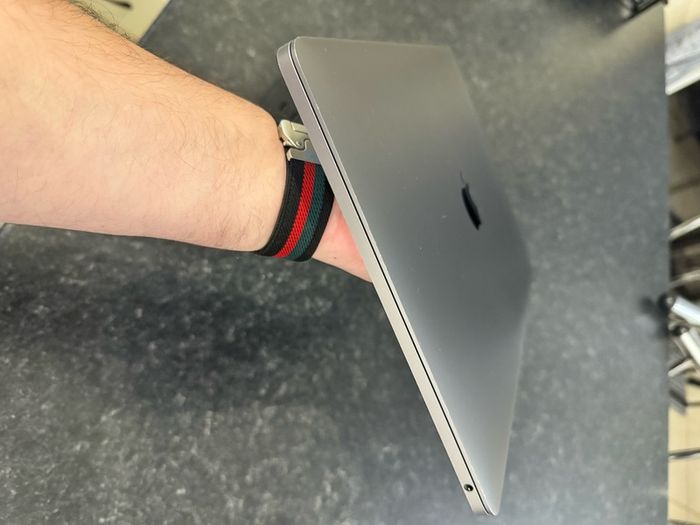 2022 M2 Chip MacBook PRO Retina display Mint condition