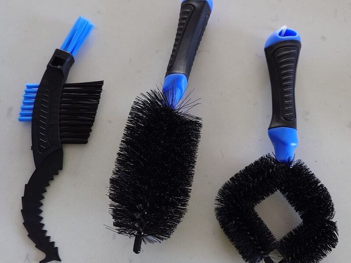 brushes and chain cleaning set