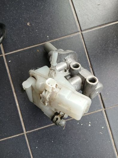 master brake cylinder