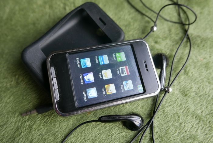 8GB MP4 Player Touch Screen FM Radio