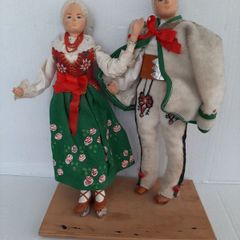 2 vintage dolls on wooden base