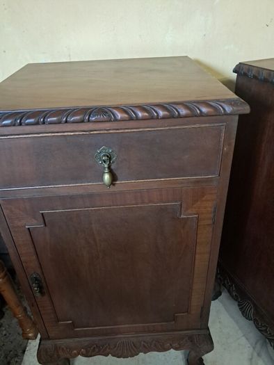 2 mahogany cabinets original key