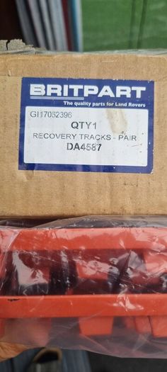 4x4 Recovery tracks.