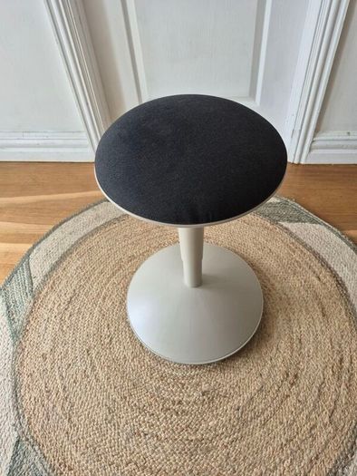 The IKEA NILSERIK sit/stand office chair