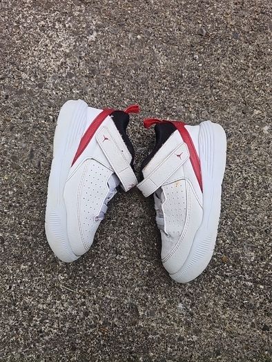Infant boys Jordan trainers