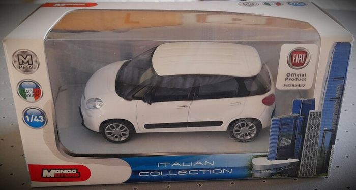 Diecast Model Fiat 500 L MPV 2012 White - Collectable Motorama 1:43