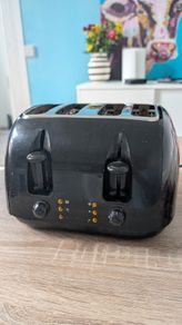 4-slice Russell Hobbs toaster
