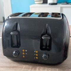 4-slice Russell Hobbs toaster